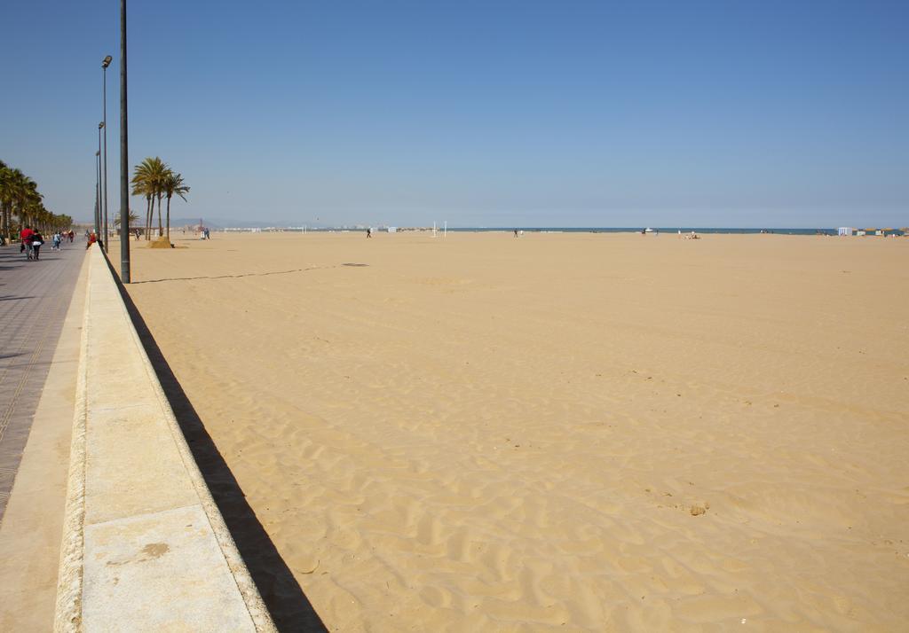 Malvarrosa Beach Rooms Valenza Esterno foto